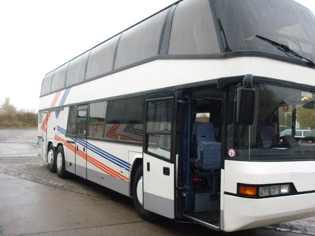 Autobusu parks Ludzā Divstāvu Neoplan