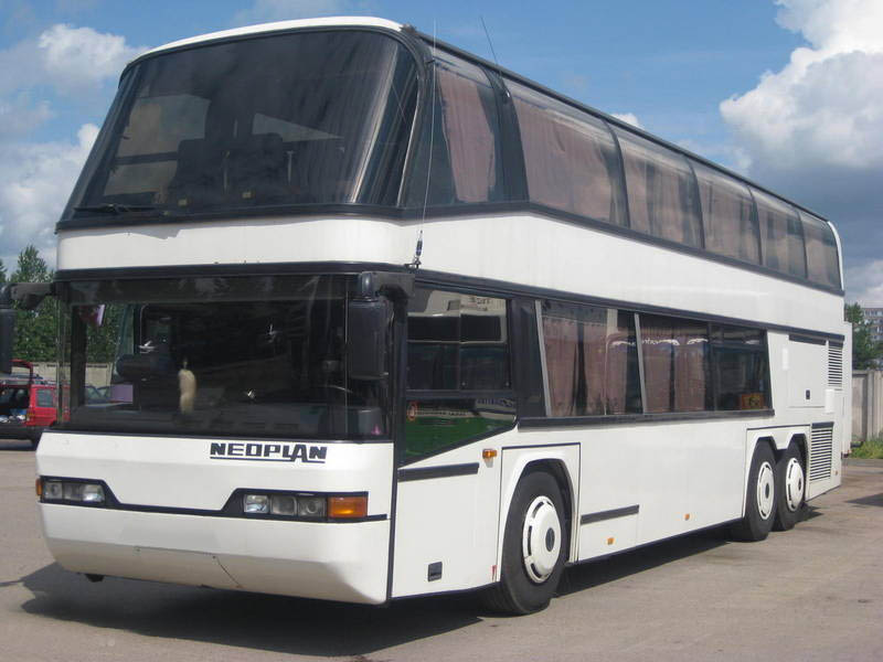 Autobusu parks Ludzā Divstāvu Neoplan