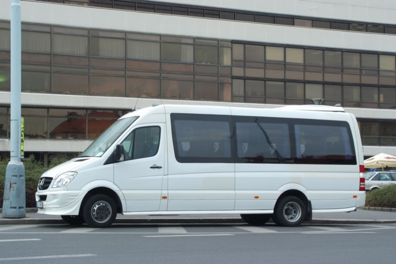 LUX klases mikroautobusu noma Ludzā